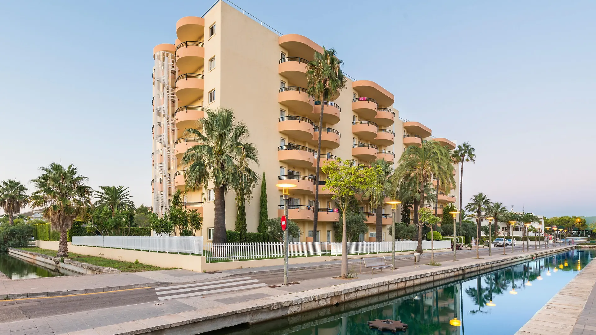 Aparthotel Alcúdia Beach Puerto de Alcúdia 3*,  España