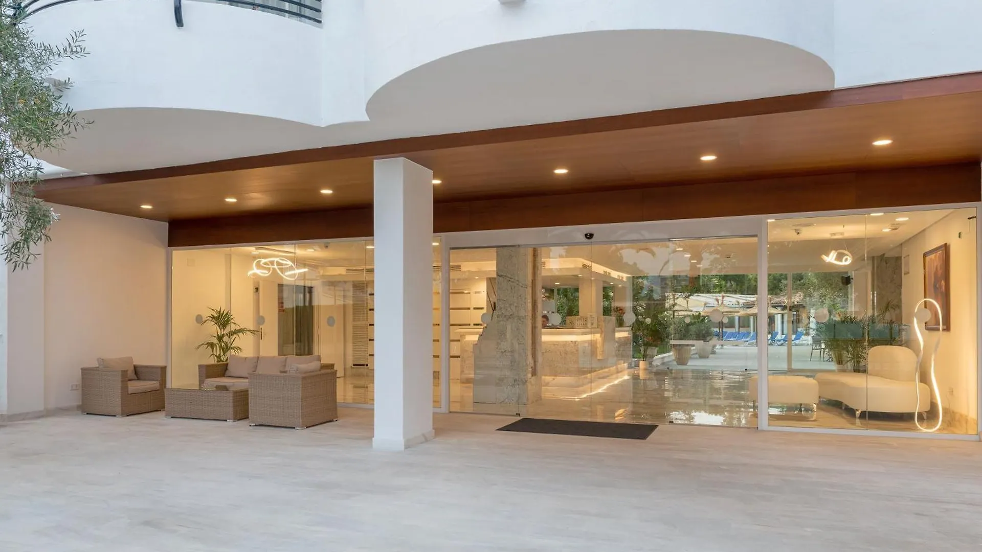 Alcudia Beach Apartments Port de Alcudia  Aparthotel